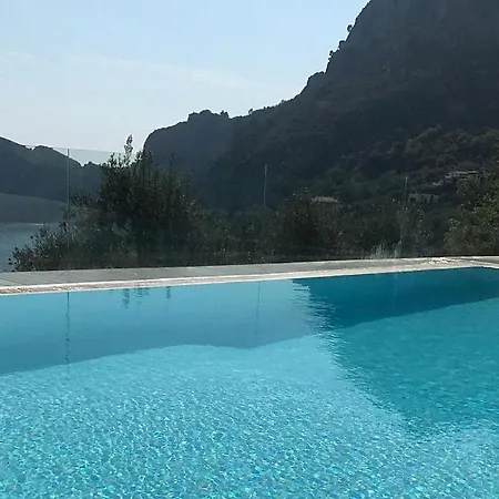 Sirenuse Sleeps 14 Pool Air Con Wifi