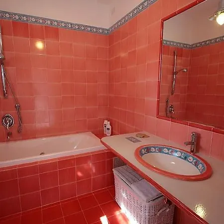 Villa Sirenuse Sleeps 14 Pool Air Con Wifi