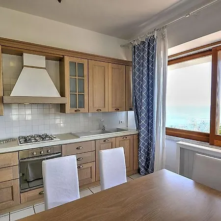 Villa Sirenuse Sleeps 14 Pool Air Con Wifi *