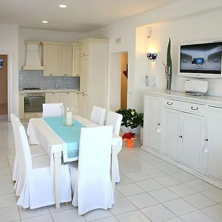 Villa Sirenuse Sleeps 14 Pool Air Con Wifi *